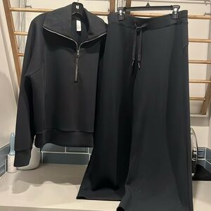 Spanx outfit - super soft 
Size lg top and wide leg bottoms 
Like new 
Black